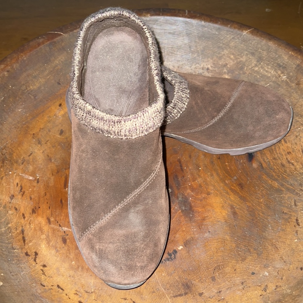 Vionic Slip On Brown Clog. Size 9. - image 2